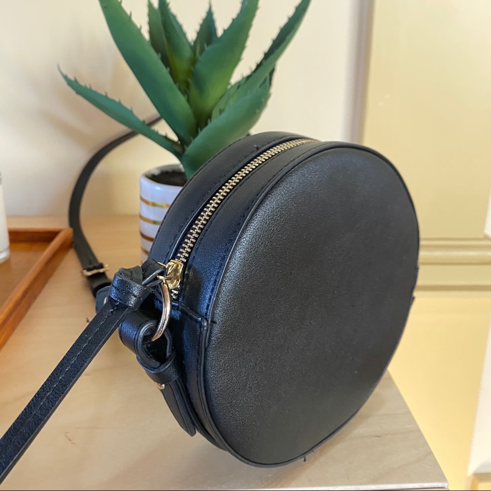 Black Circle Crossbody